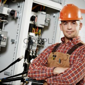 Elektryk - podłączanie szaf sterowniczych (Oberkochen-B&S-BRH-DE)