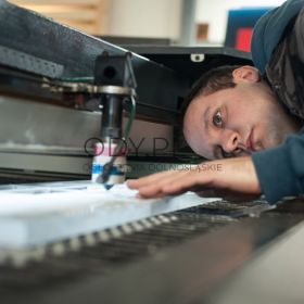Operator maszyn CNC - giętarki lub lasera (Hilkenbrook-NN-AA-DE)